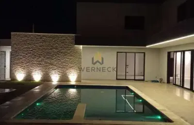 Casa em condomínio, 3 suítes amplas ,com ar condicionado, sendo a master com closet,