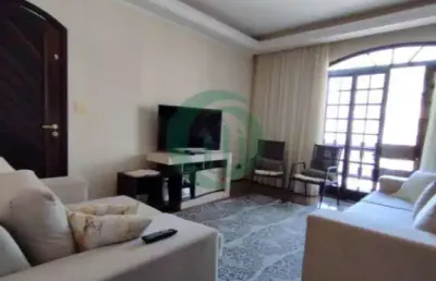 Magnífico sobrado está localizado na encantadora vila helena, a combinação perfeita de estilo, espaço e conforto!