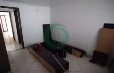 Linda casa térrea localizada no privilegiado bairro do parque oratório