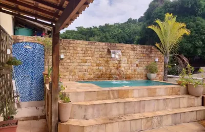 Linda cobertura duplex pronta para morar com vista para montanha.
