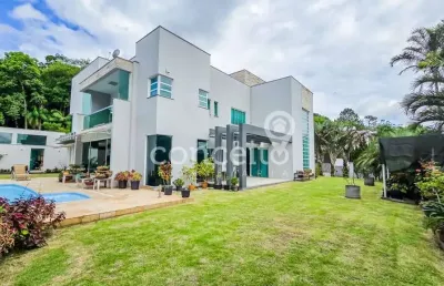 Casa com 3 suítes piscina e amplo terreno em indaial!