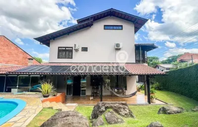 Casa com 3 dormitórios, piscina e 2 vagas no badenfurt!