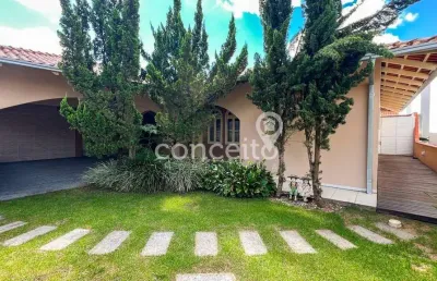 Casa plana com 3 dormitórios e 3 vagas na escola agrícola!