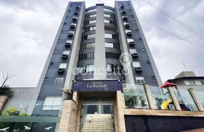 Apartamento semimobiliado com 3 dormitórios na água verde!