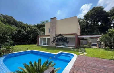 Casa moderna e sofisticada com vista panorâmica dentro de condomínio no coração da granja viana