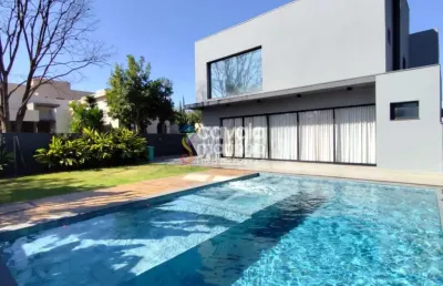 Casa à venda com 4 quartos, 367m² no condomínio reserva santa luisa.