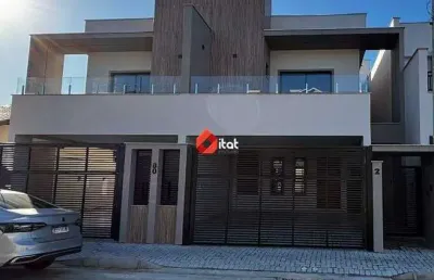 Geminado exclusivo de 197 m² com piscina e acabamentos premium