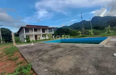 Chácara com 4 quartos, piscina e lagoa em serra sede