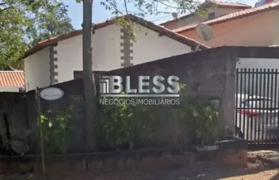 Casa principal com 2 quartos e outra saída independente com 1 quarto.
