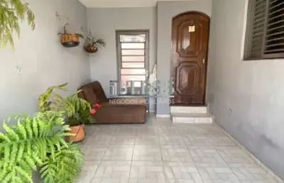 Casa à venda localizada no bairro vila vianelo , na cidade de jundiaí.