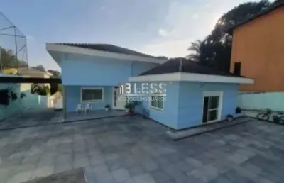 Casa para locação rodeada de área verde, localizada no condomínio clube capital ville, em jundiaí/sp.