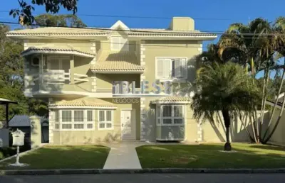 Casa de luxo em condomínio: 5 quartos, 5 suítes, 2 salas, 6 banheiros, 4 vagas na marambaia, vinhedo-sp - 680m².