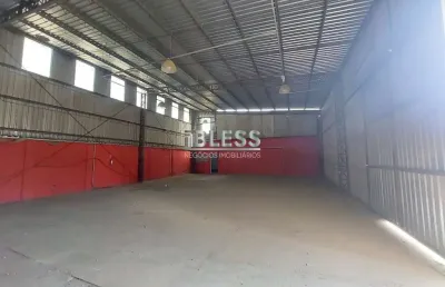 Aluga-se galpão comercial  com 234m², em jundiaí- sp  -metragem de 13x18m² , -banheiro, -escritório  possui pátio grande para manobras de caminhão, co