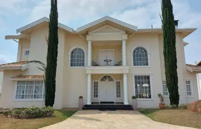 Casa em estilo neoclássico, com vista para montanha com 5 dormitórios