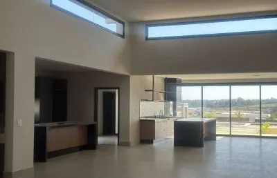 Casa térrea com 4 suítes e piscina condomínio jardins do golfe