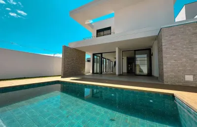Sobrado com 5 suítes e piscina condomínio santorini