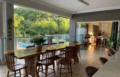 Chácara frente para mata nativa com excelente área de lazer