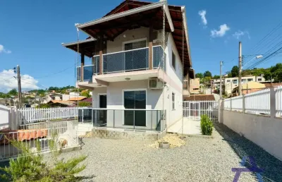 Casa com 4 quartos à venda na rua wilhelm alsleben, 522, fidélis, blumenau por r$ 786.400