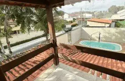 Ocean vende:piratininga, casa duplex, 3 quartos sendo 1 suíte com closet, piscina, churrasqueira