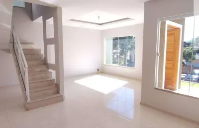 Ocean vende:  maricá, condomínio, casa 4 quartos(1suíte), sacada, armários, próximo ao centro.