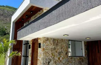 Ocean vende: : maricá, alphaville 2, casa 3 quartos(1suíte master), área gourmet, ampla cozinha.