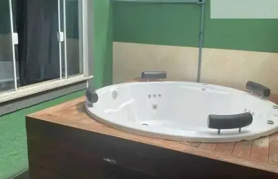 Ocean vende: itaipuaçu, apartamento, 2 quartos, área com hidro, cozinha americana, garagem.