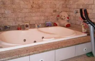 Ocean vende:  itaipuaçu, casa 4suítes, hidromassagem, closet, piscina, só a vista, permuta ate 200k