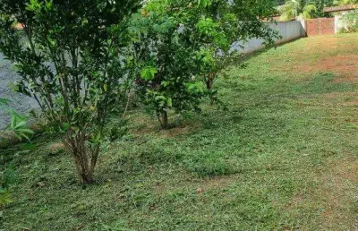 Ocean vende: maricá, condado, terreno plano, murado, com pequena construção.