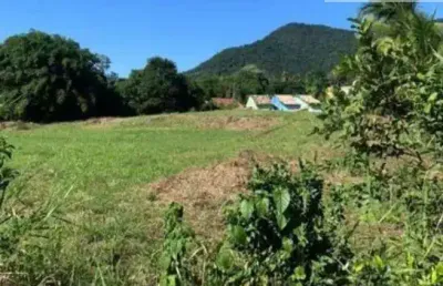 Ocean vende: ubatiba maricá, terreno comercial, área de 7259m², com 61m² de frente, todo plano.