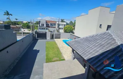 Sobrado rivieira 50m do mar, amplo espaço externo,  área gourmet e piscina