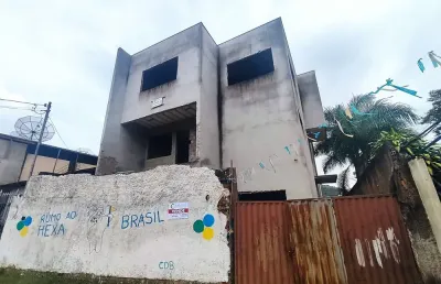 Casa tríplex no bairro caladinho de baixo, em coronel fabriciano!