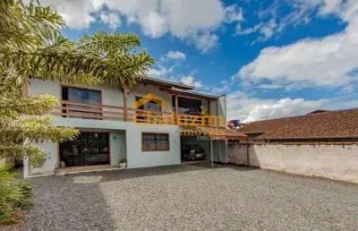 Sobrado à venda – espaço e ótima localização bairro aventureiro, joinville/sc