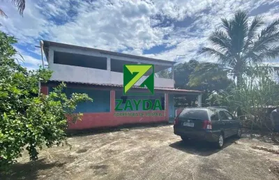 Casa independente com 02 quartos, em amplo terreno de 600m², no bairro jardim miramar, em rio das ostras.