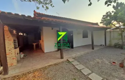 Casa independente com 03 quartos, no bairro vila campo alegre, em barra de são joão.