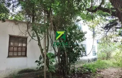 Casarão em terreno de 1.000 m², junto à lagoa, em tamoios - cabo frio.