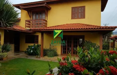 Excelente casa de luxo, a alguns passos da praia, no centro de  barra de são joão.