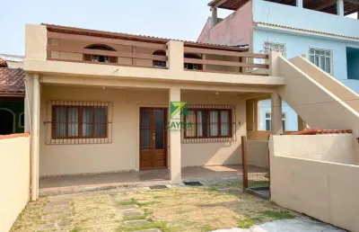 Casa com 02 quartos e quintal, na praia do centro de barra de são joão.