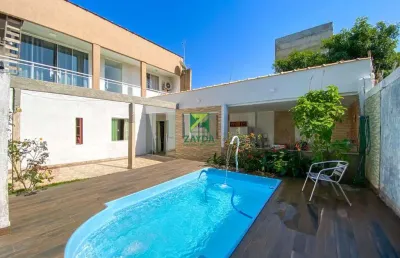 Casa à venda em rio das ostras, cidade praiana! 2 quartos, 1 suíte, 3 banheiros, 5 vagas, 180m².