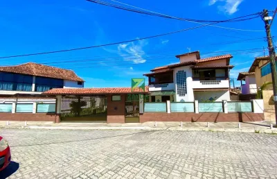 Casa duplex de alto padrão com área verde com piscina finos acabamentos. planejada para oferecer o melhor para você e sua família.