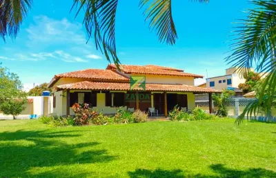 Casa à venda no centro de casimiro de abreu-rj: 3 quartos, 1 suíte, 2 salas, 3 banheiros, 2 vagas, 215m². venha conferir!