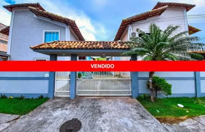 Casa em condomínio à venda em rio das ostras-rj: 2 quartos, 2 suítes, 1 sala, 3 banheiros, 2 vagas de garagem - cidade beira mar.