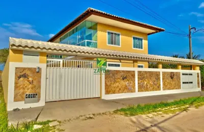 Apartamento térreo com 02 quartos, na quadra da praia, no bairro praia sata irene em barra de são joão.