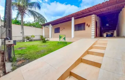 Casa à venda no bairro peixe dourado ii - barra de são joão: 2 quartos, 1 suíte, 1 sala, 3 banheiros, 4 vagas de garagem, 180m².