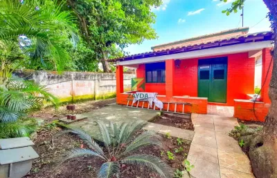 Casa linear com 03 quartos e quintal amplo, no centro de barra de são joão.