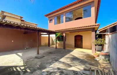 Casa à venda em casimiro de abreu-rj, bairro peixe dourado ii - barra de são joão: 3 quartos, 2 suítes, 2 salas, 3 banheiros, 3 vagas de garagem, 69,70m².