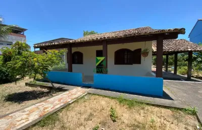 Casa à venda em cabo frio-rj, bairro tamoios: 2 quartos, 1 suíte, 2 salas, 2 banheiros. quintal amplo com árvores frutíferas, casa na praia