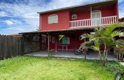 Imperdível: casa na praia à venda em casimiro de abreu-rj, peixe dourado i - barra de são joão, 2 quartos, 1 sala, 2 banheiros, 3 vagas, 175 m².