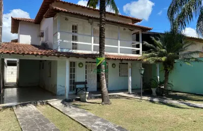 Duplex à venda no bairro jardim miramar em rio das ostras-rj: 04 quartos, área gourmet, 372m² de terreno. aceita financiamento bancário