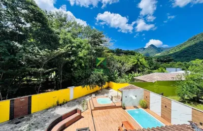 Casa triplex no sana, casimiro de abreu-rj: 3 quartos, 2 suítes, 3 salas, **área gourmet**, fogo de chão, tranquilo, região serrana, beira rio, **churrasqueira**.
