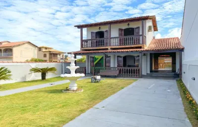 Casa duplex com 04 quartos, de frente para o mar, no centro de barra de são joão.